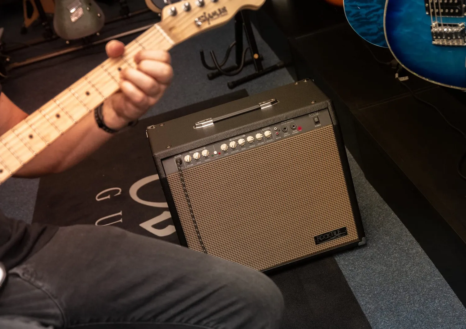 Rocktile GA-60 Mark Gitarrenverstärker 60 Watt Schwarz mit Hall