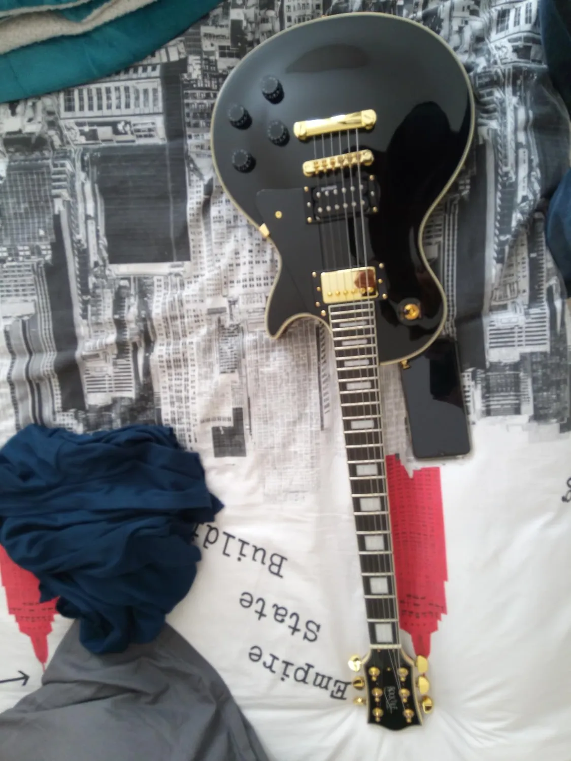 Rocktile Pro L-200BK Deluxe E-Gitarre Schwarz Humbucker