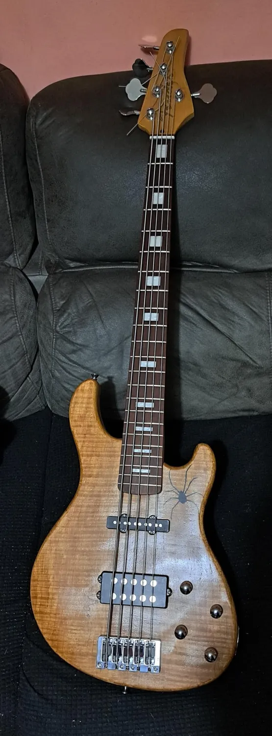 Rocktile JBH5-Style E-Bass Bausatz 5-saitig Paulownia