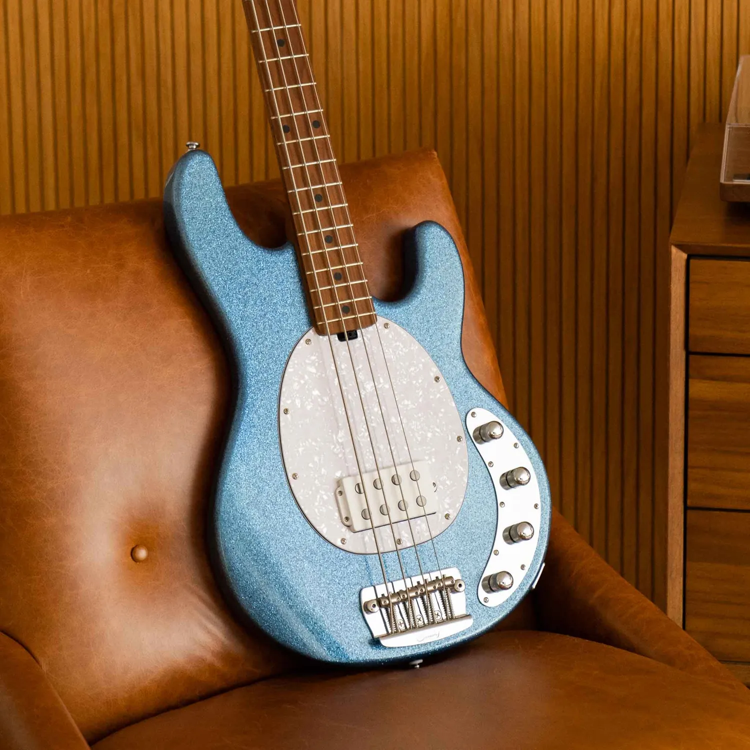 Sterling StingRay RAY34 E-Bass Blue Sparkle 4-saitig aktiv
