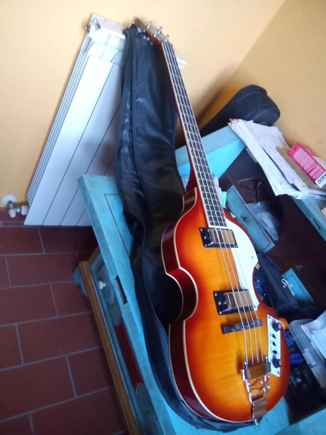Rocktile VB-1 Sir Paul Violinbass Hollowbody Sunburst