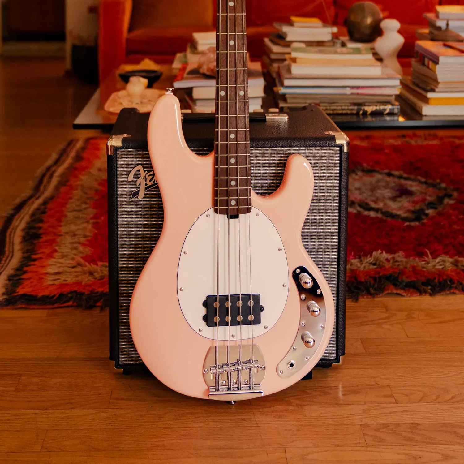 Sterling SUB StingRay RAY4 E-Bass Pueblo Pink aktiv
