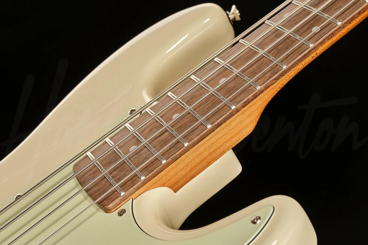 Harley Benton PB-62CC OW E-Bass Vintage Split-Coil weiß