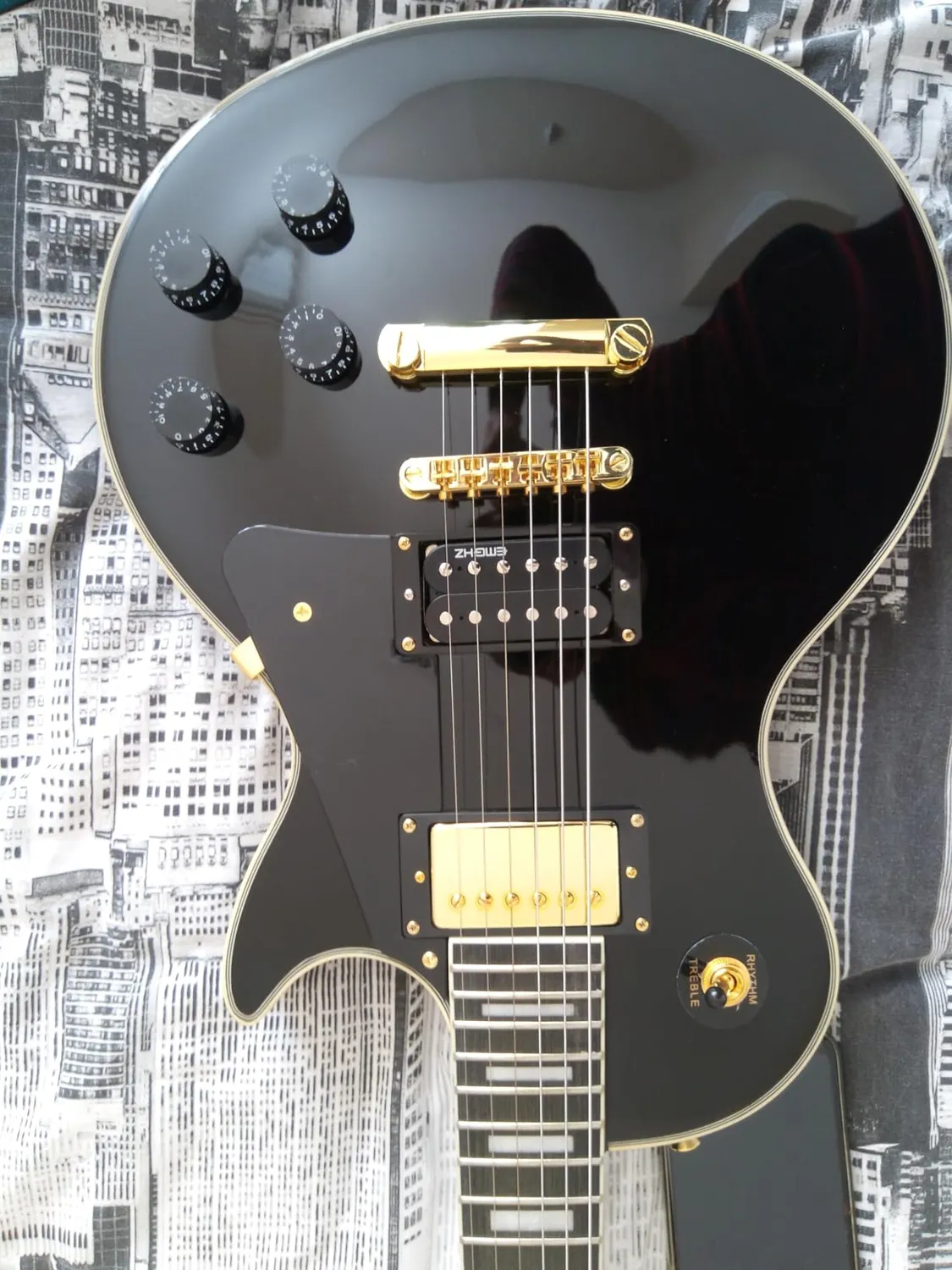 Rocktile Pro L-200BK Deluxe E-Gitarre Schwarz Humbucker