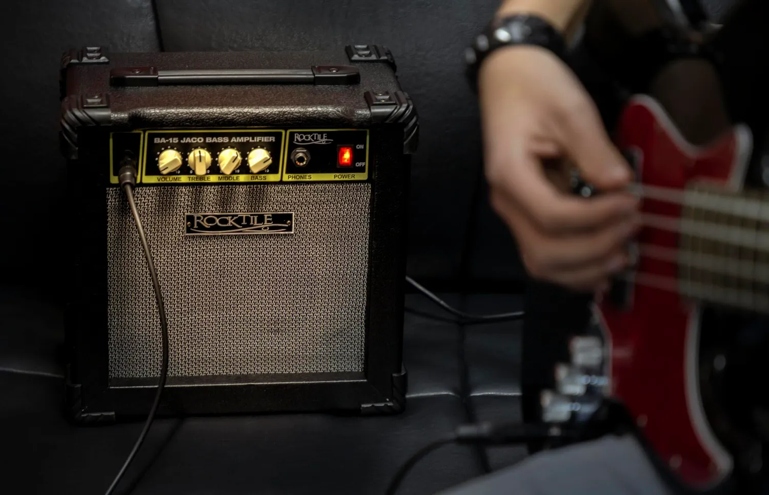 Rocktile BA-15 Jaco Basscombo Verstärker 15 Watt schwarz