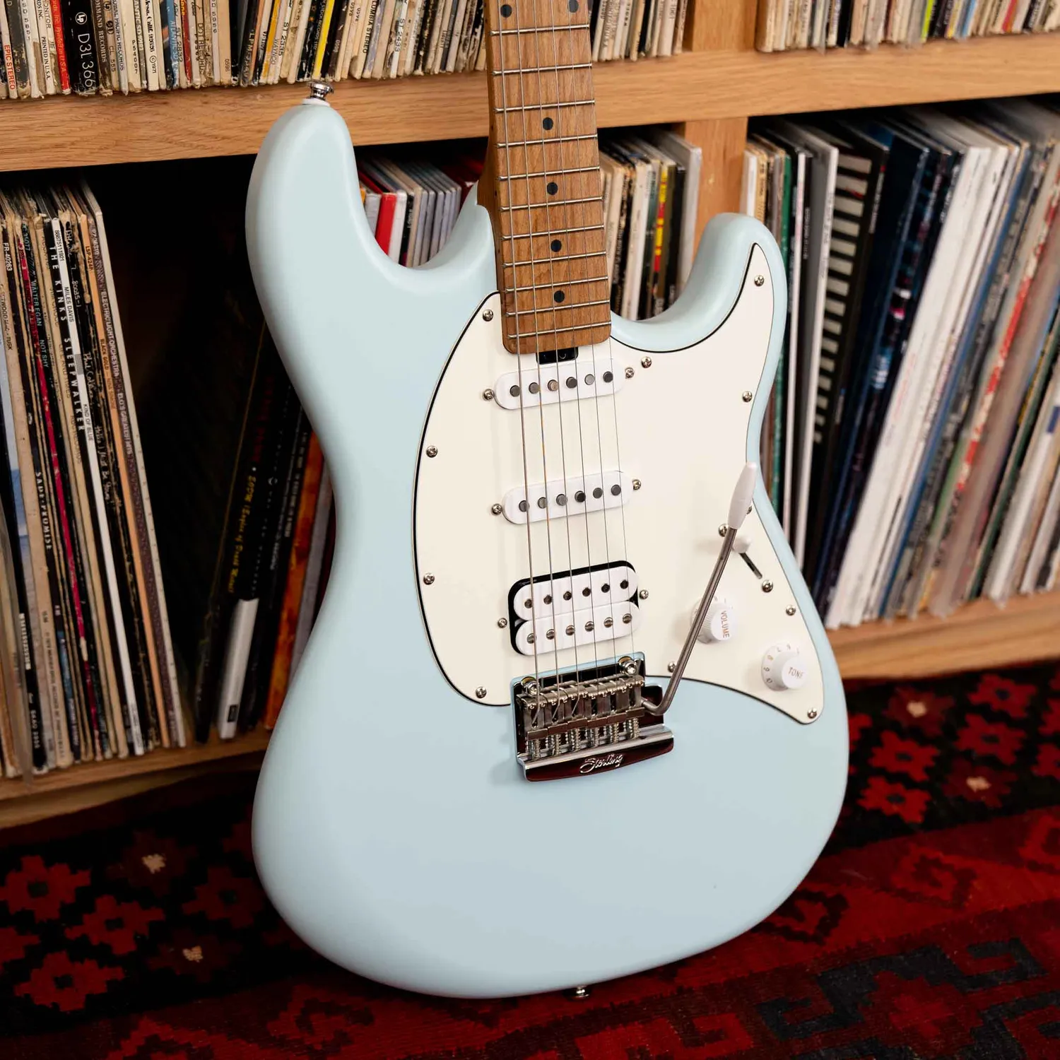 Sterling Cutlass CT50 E-Gitarre Daphne Blue Satin HSS