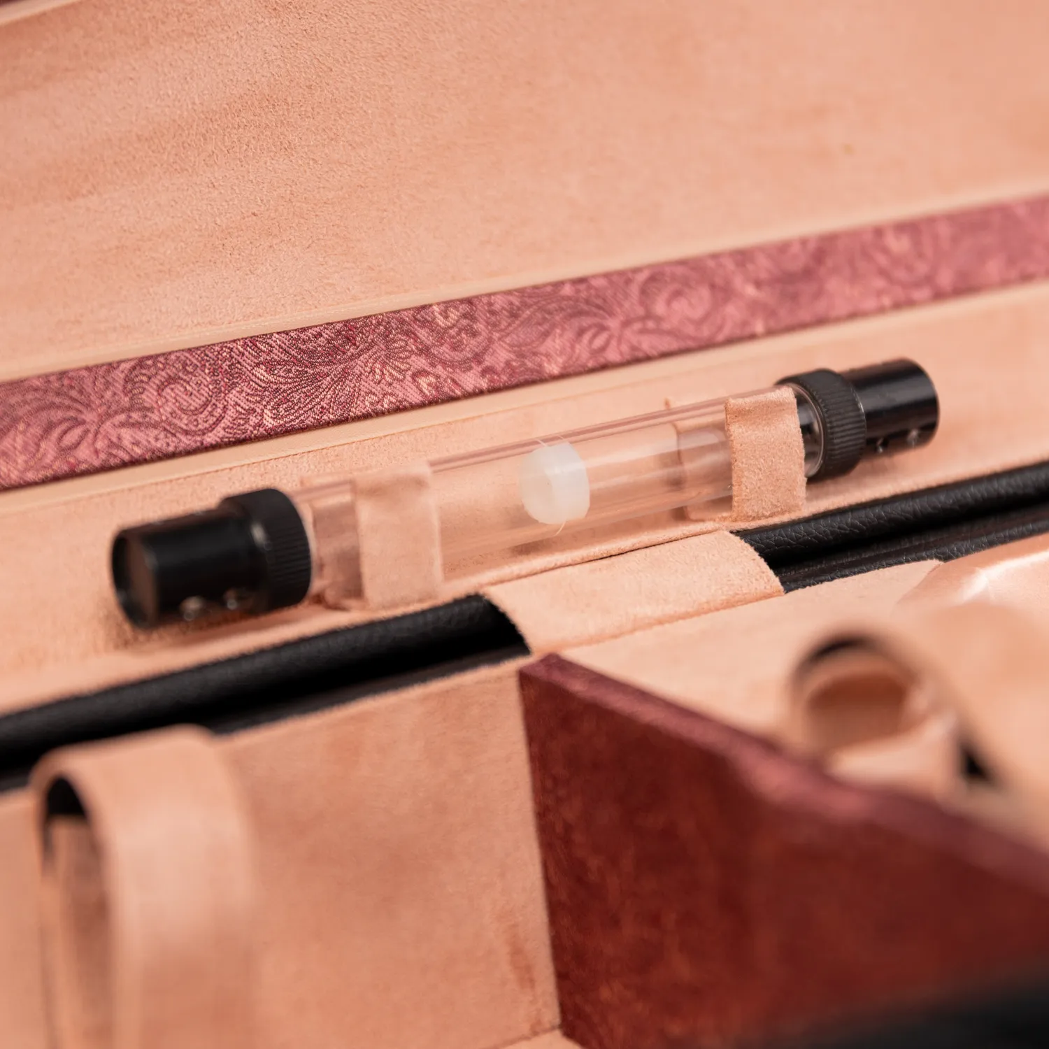 American Case Continental Dart Signature Geigenkasten Champagner