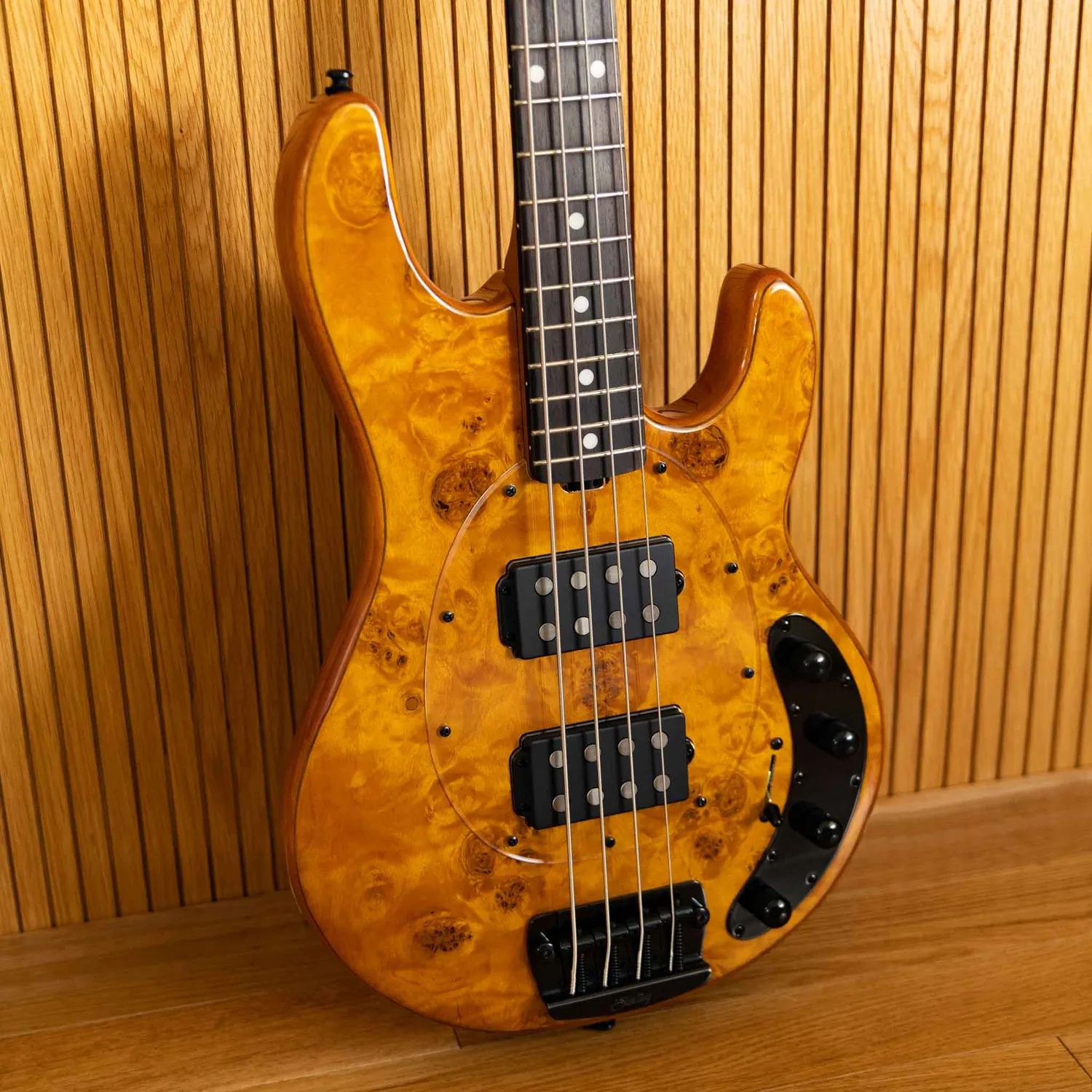 Sterling StingRay RAY34 E-Bass Poplar Top Amber HH