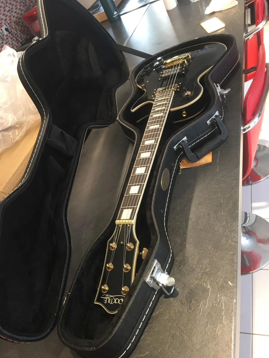 Rocktile Deluxe Gitarrenkoffer E-Gitarre Strat Schwarz