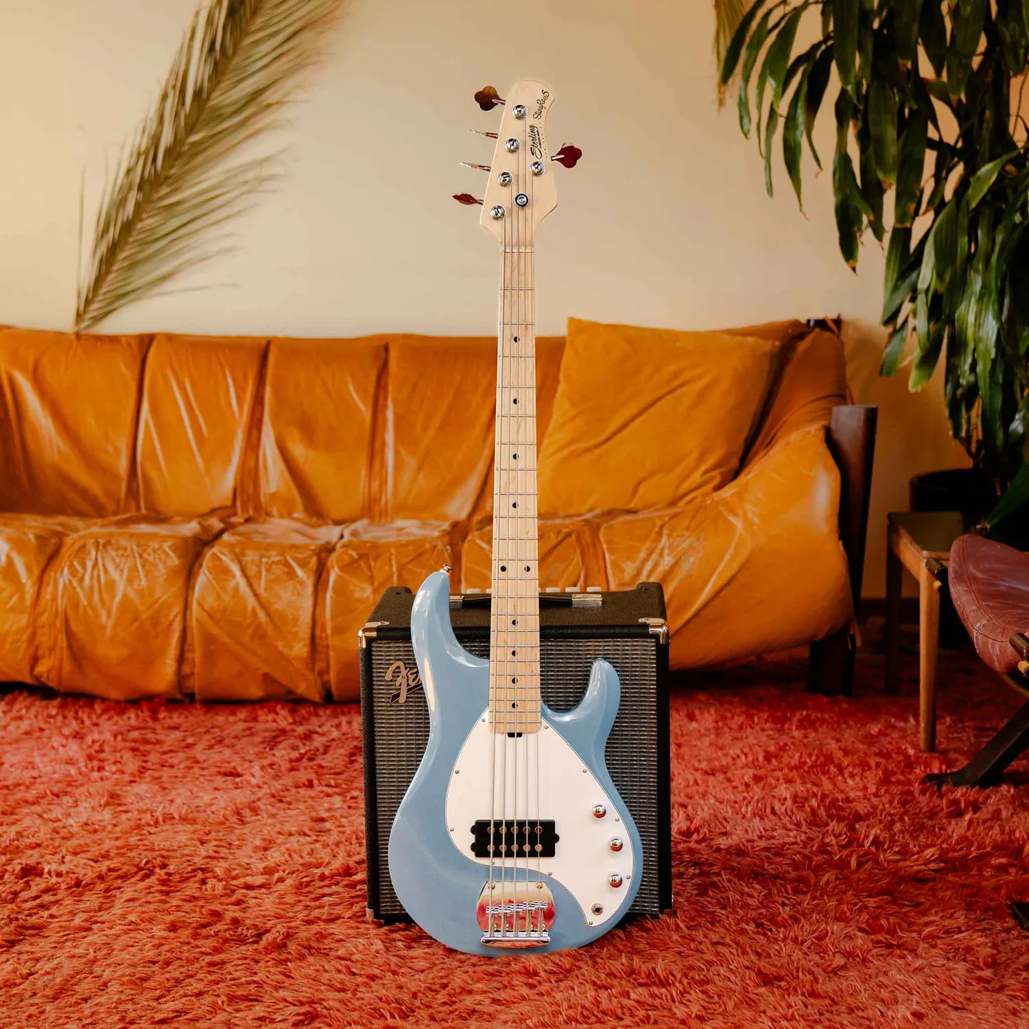 Sterling SUB StingRay RAY5 E-Bass 5-saitig Chopper Blue aktiv