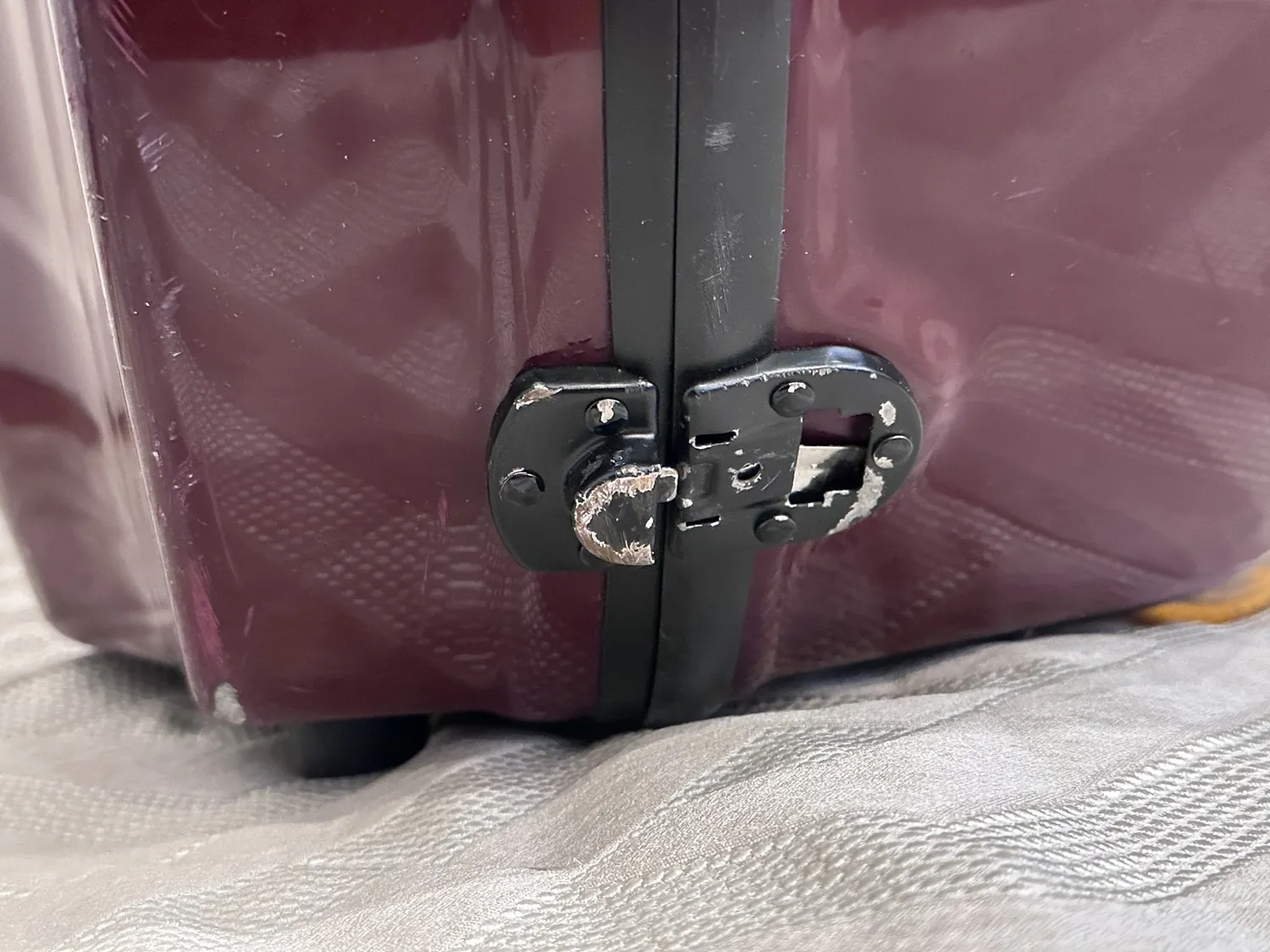 Glasfaser Cellokoffer 3/4 pflaumenfarben gebraucht