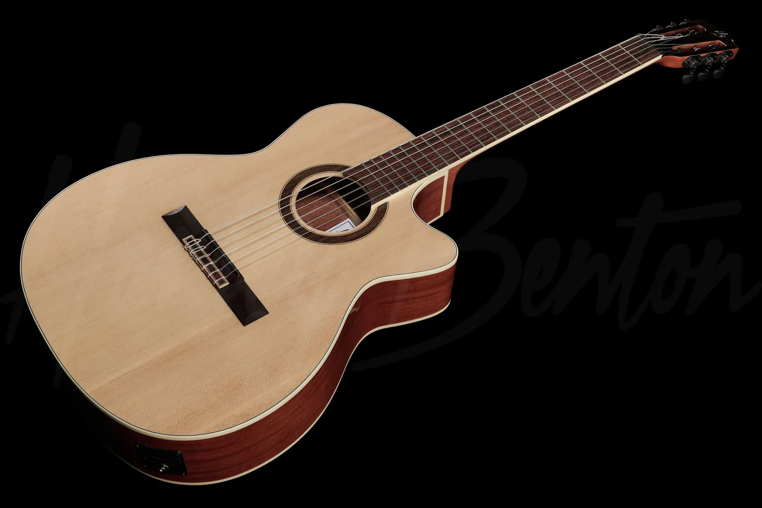 Harley Benton Santos C-40SCE NT Konzertgitarre Natur Cutaway