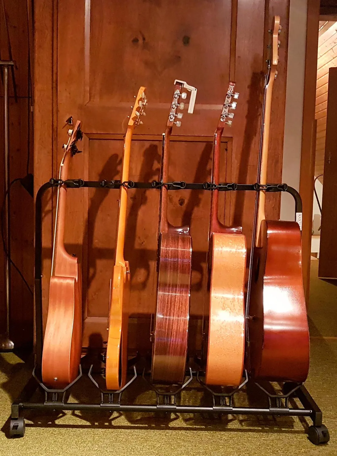 Rocktile Multistand 5-fach Gitarrenständer mit Rollen klappbar