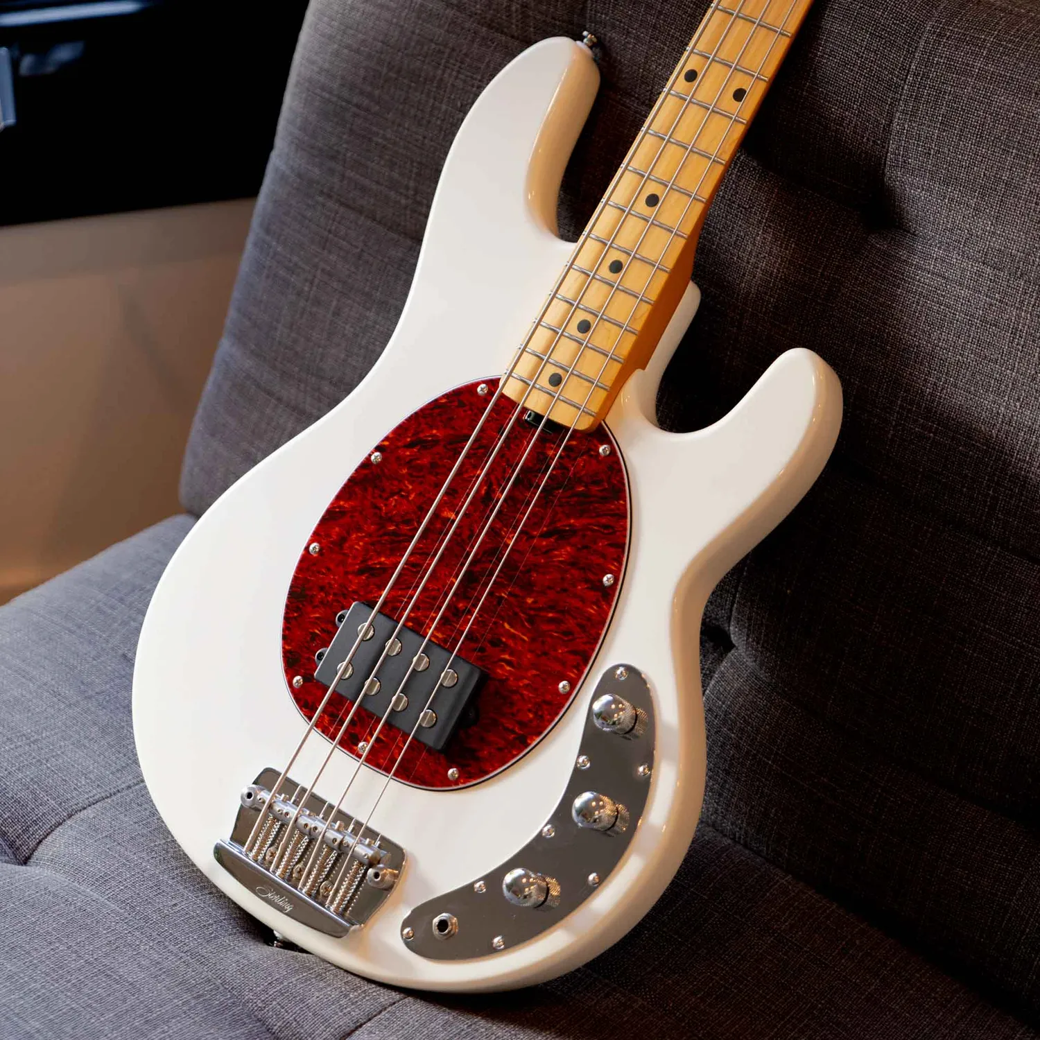 Sterling StingRay Classic 4-Saiter Bass White